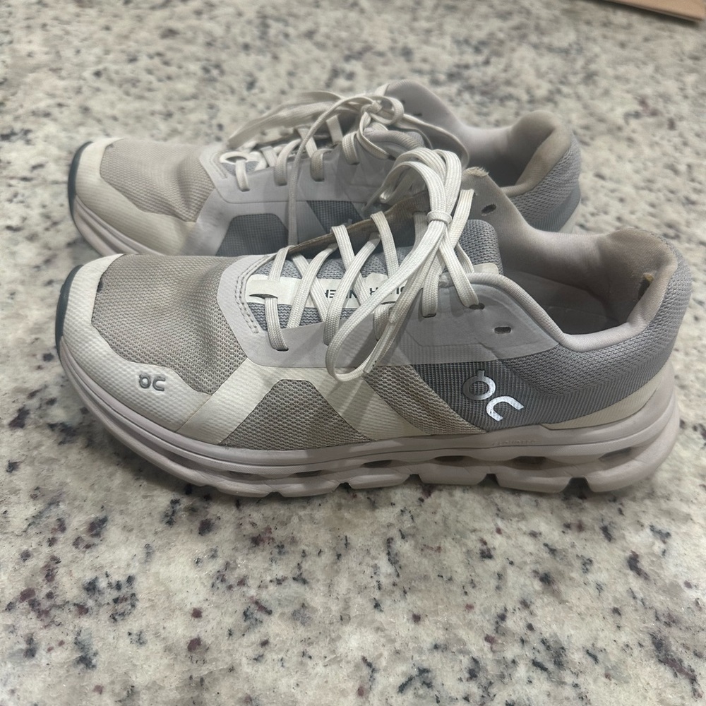 Women’s On CloudRunner, White/Frost